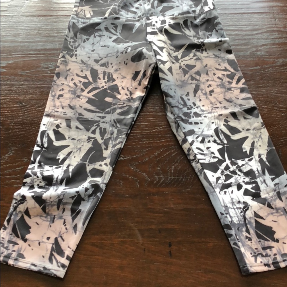 Onzie Capri leggings